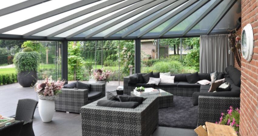 veranda, overkapping tuin, tuinhuizen in een hoek