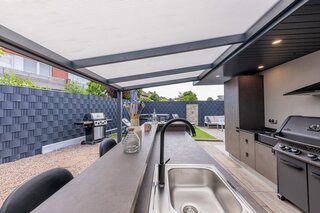 Tip! Een overkapping voor uw buitenbar: de ultieme zomersetting