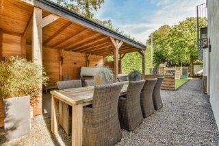 Wat te doen tegen vliegen onder overkapping?