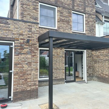 Flatroof overkapping geplaatst in Den Haag