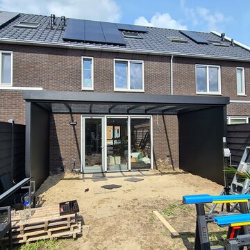 Flatroof overkapping geplaatst in Etten-Leur